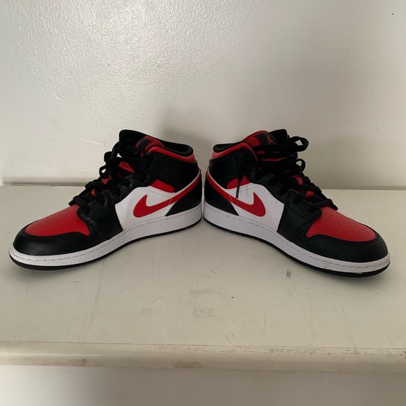 Nike Air Jordan 1 Mid Bred Toe - Picture 3 of 8
